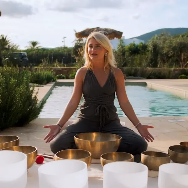 Ibiza Private Day Retreats, Classes & Sessions • Yoga, Cacao, Hikes, Sound Bath with Singing Bowls • Lisanne van den Heuvel - Instructor/a de ioga en Ibiza - foto 2